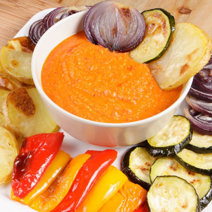 Parrillada de verduras con Tribellis mini y salsa romesco